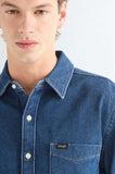 WRANGLER 1 PKT SHIRT DARK WASH